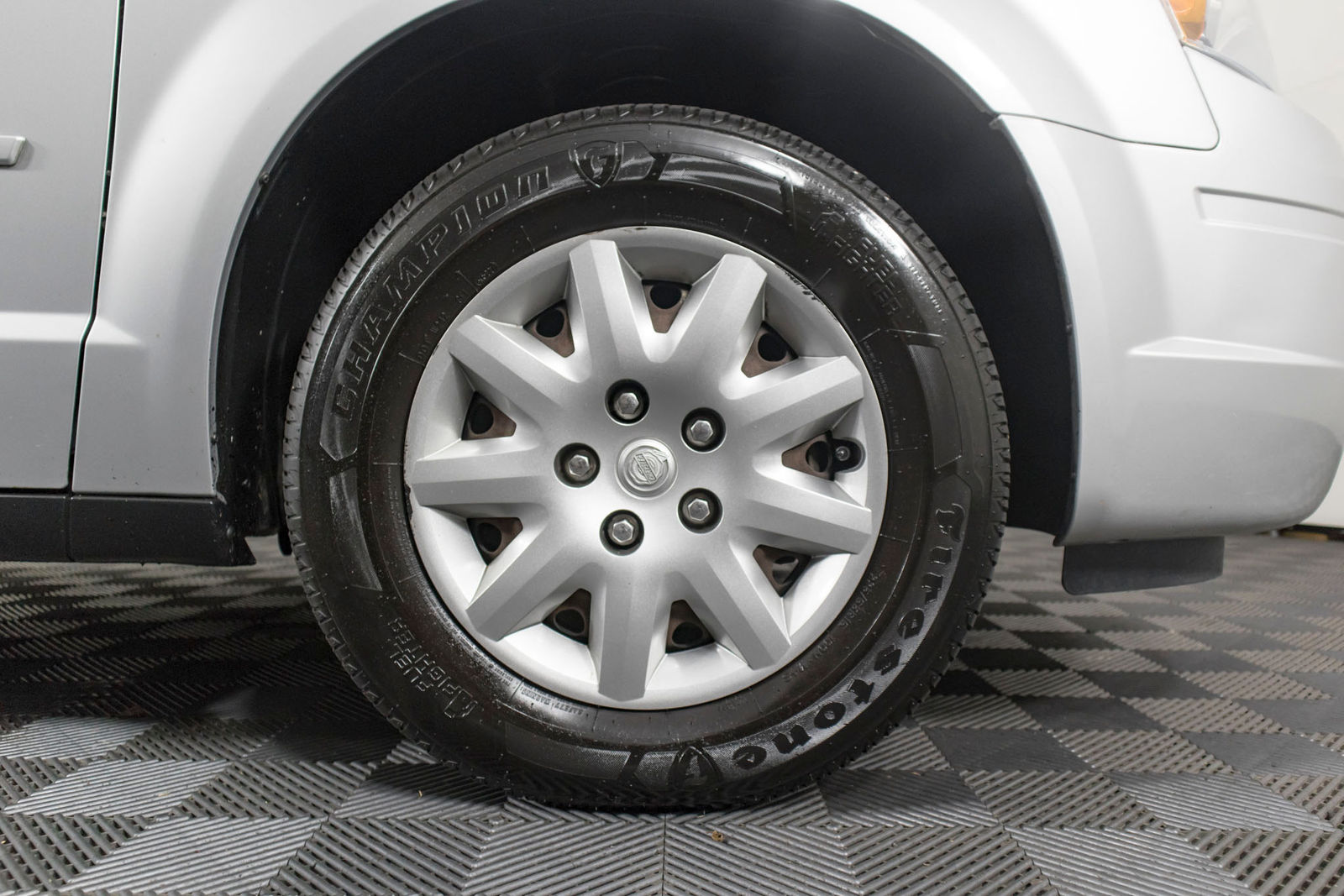 Chrysler Town And Country LX 2009 - Image 4