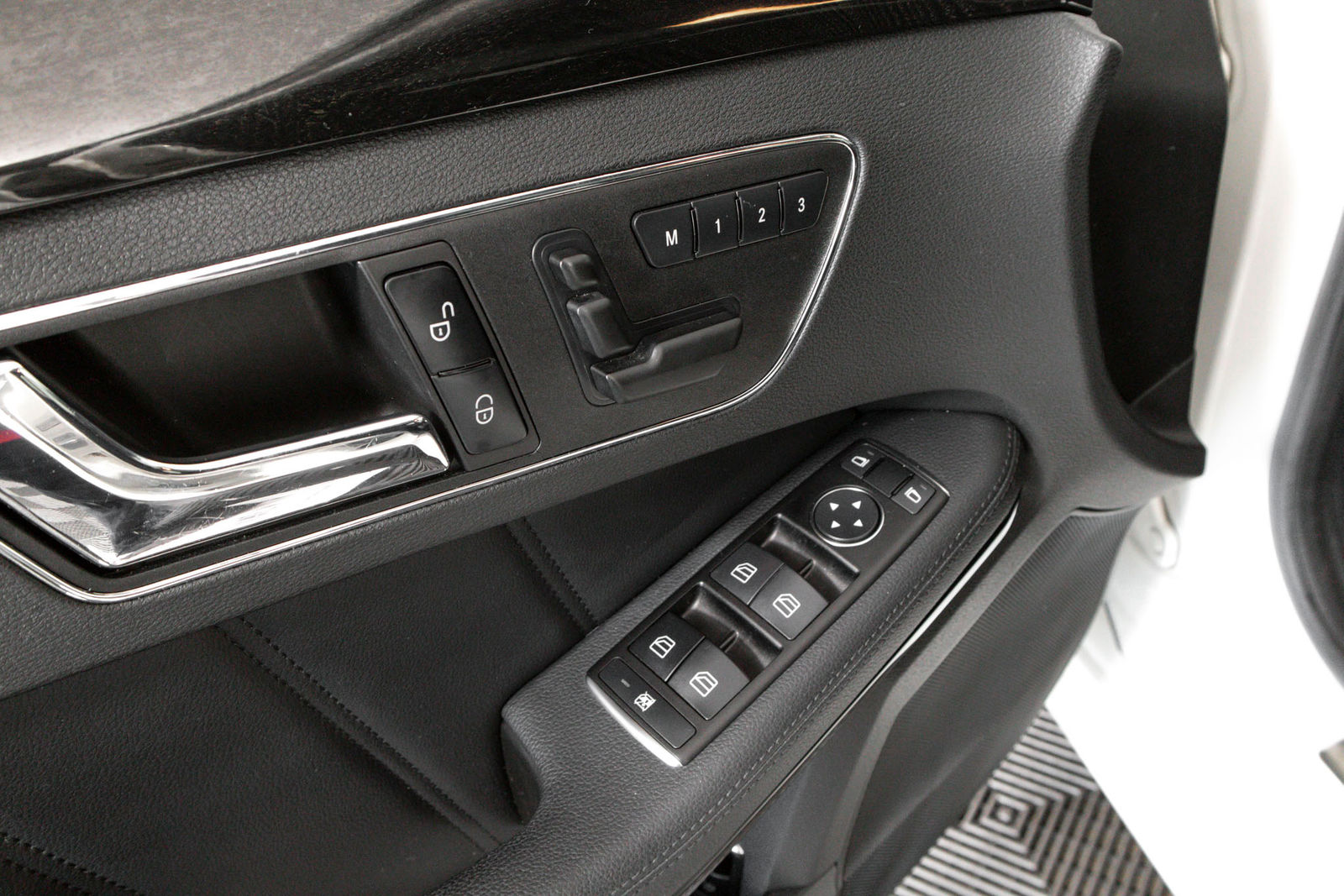 Mercedes-Benz E350 2011 - Image 8