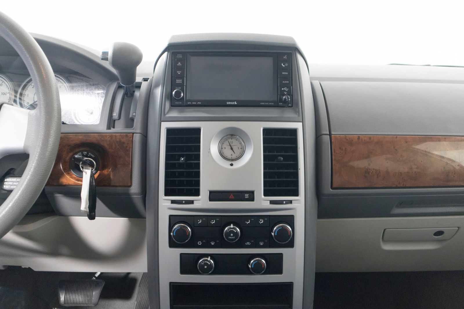 Chrysler Town And Country LX 2009 - Image 9