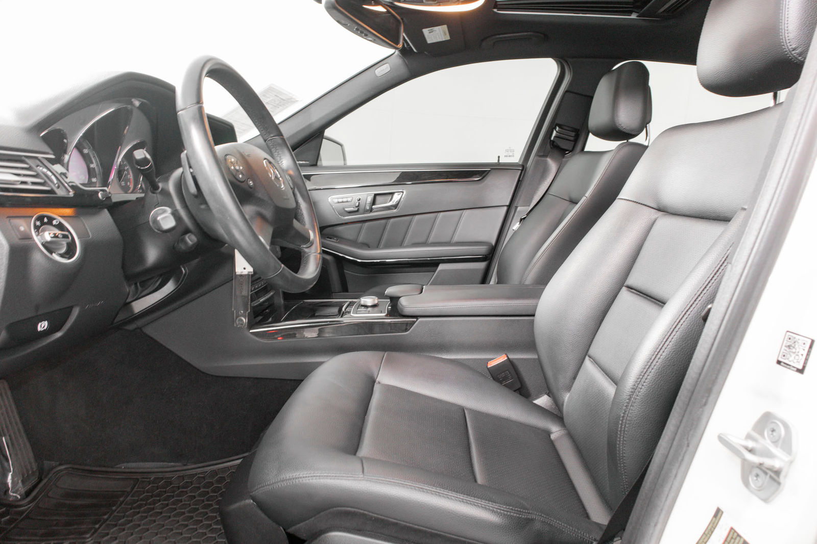 Mercedes-Benz E350 2011 - Image 17