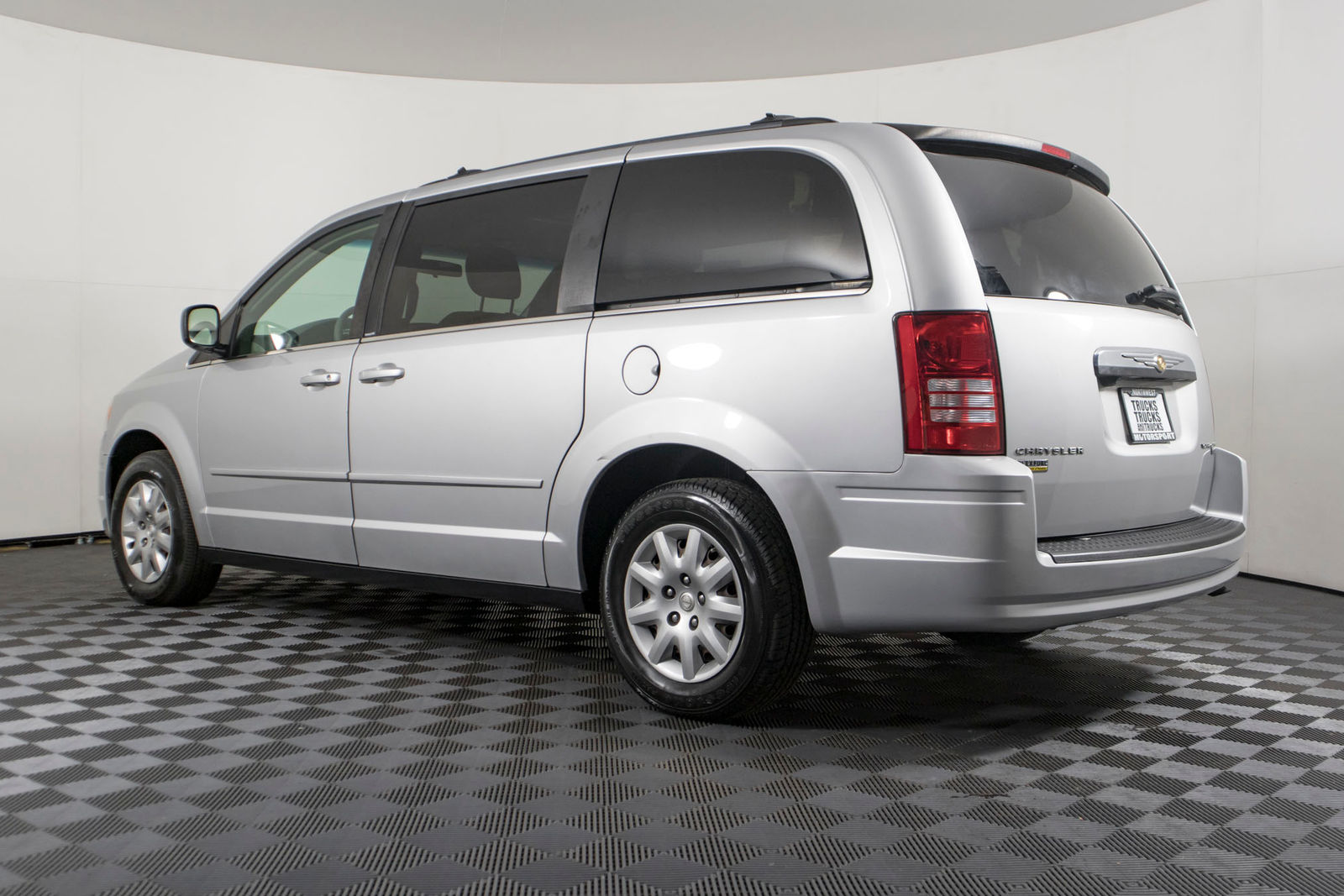 Chrysler Town And Country LX 2009 - Image 15
