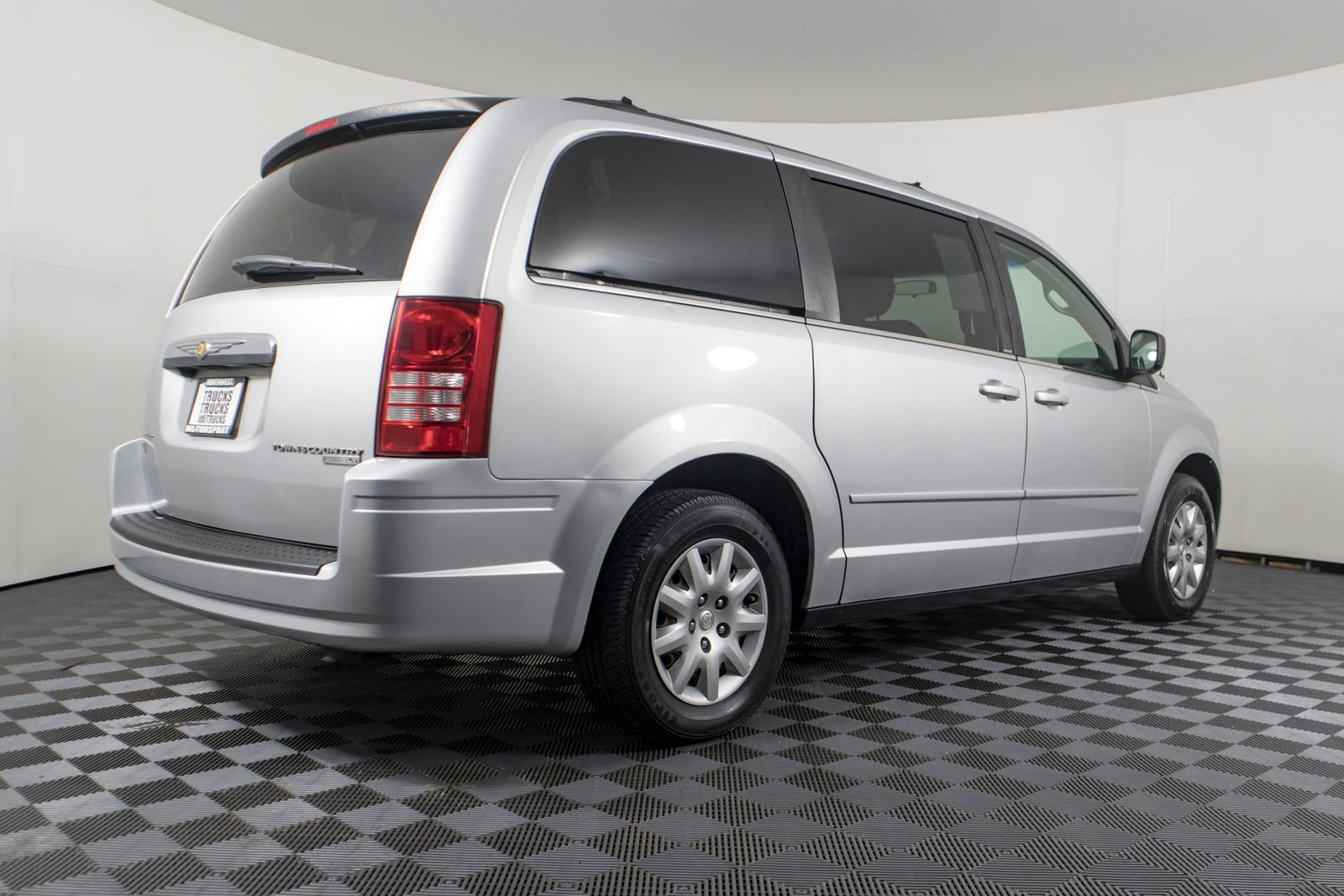 Chrysler Town And Country LX 2009 - Image 16