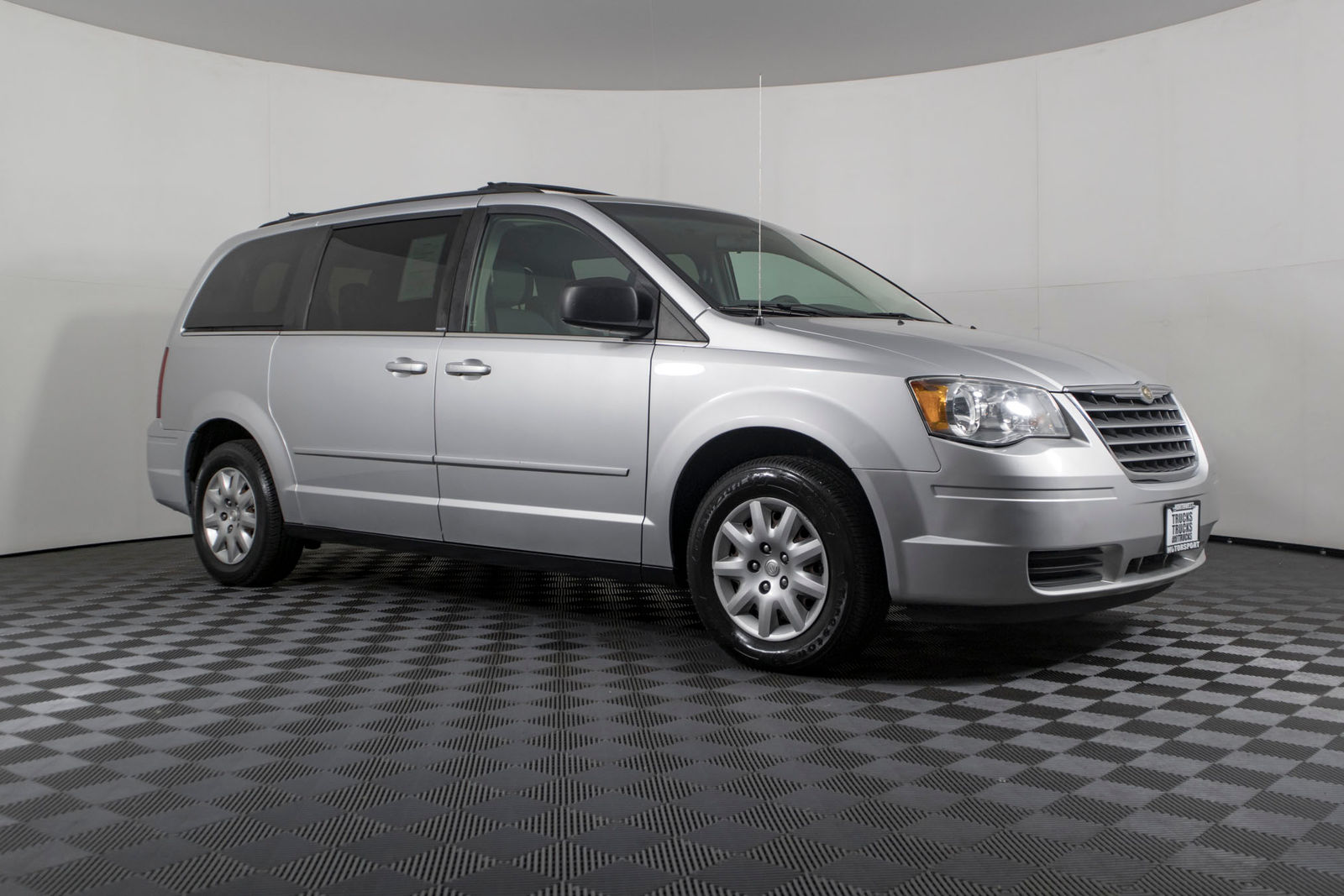Chrysler Town And Country LX 2009 - Image 19