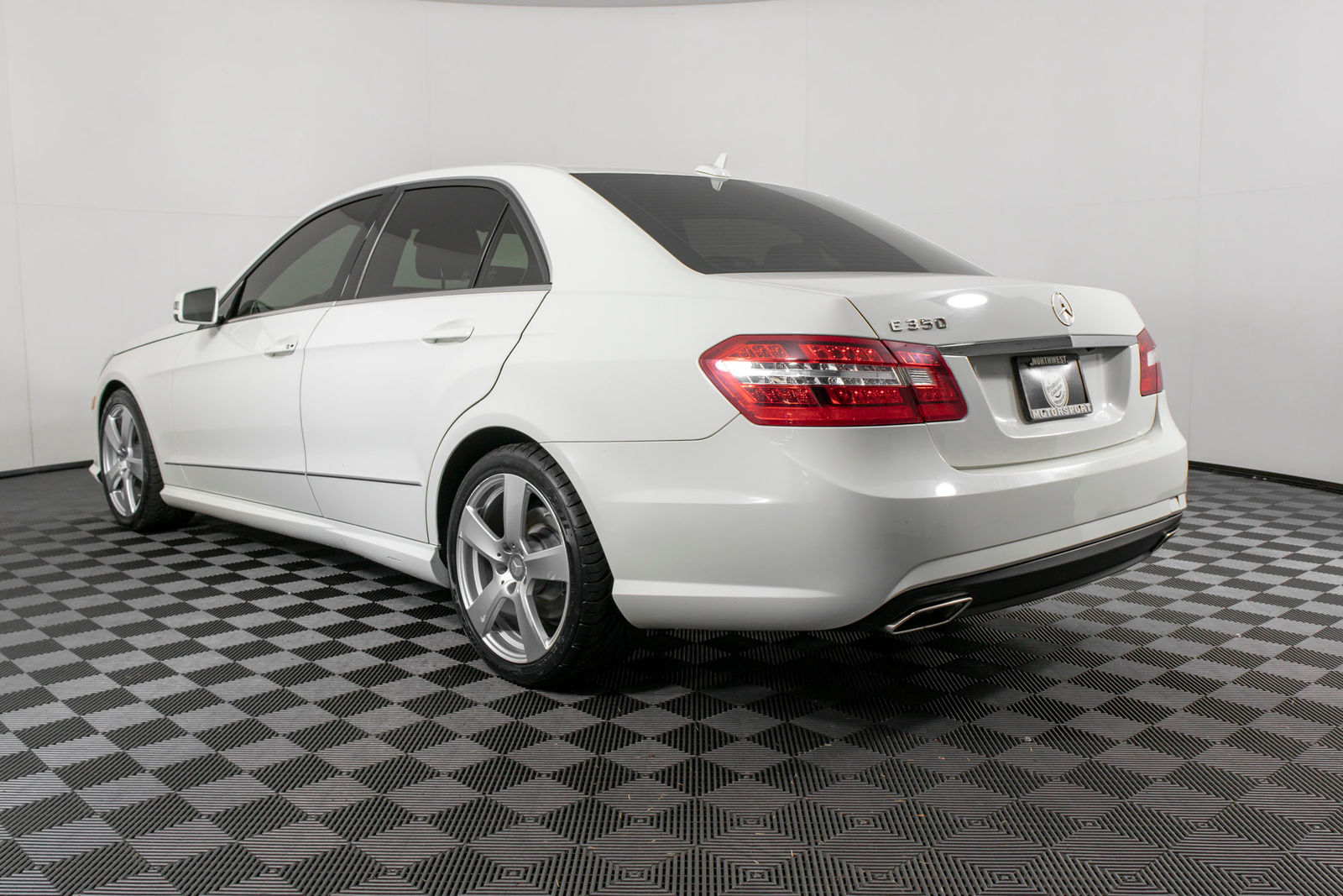 Mercedes-Benz E350 2011 - Image 27