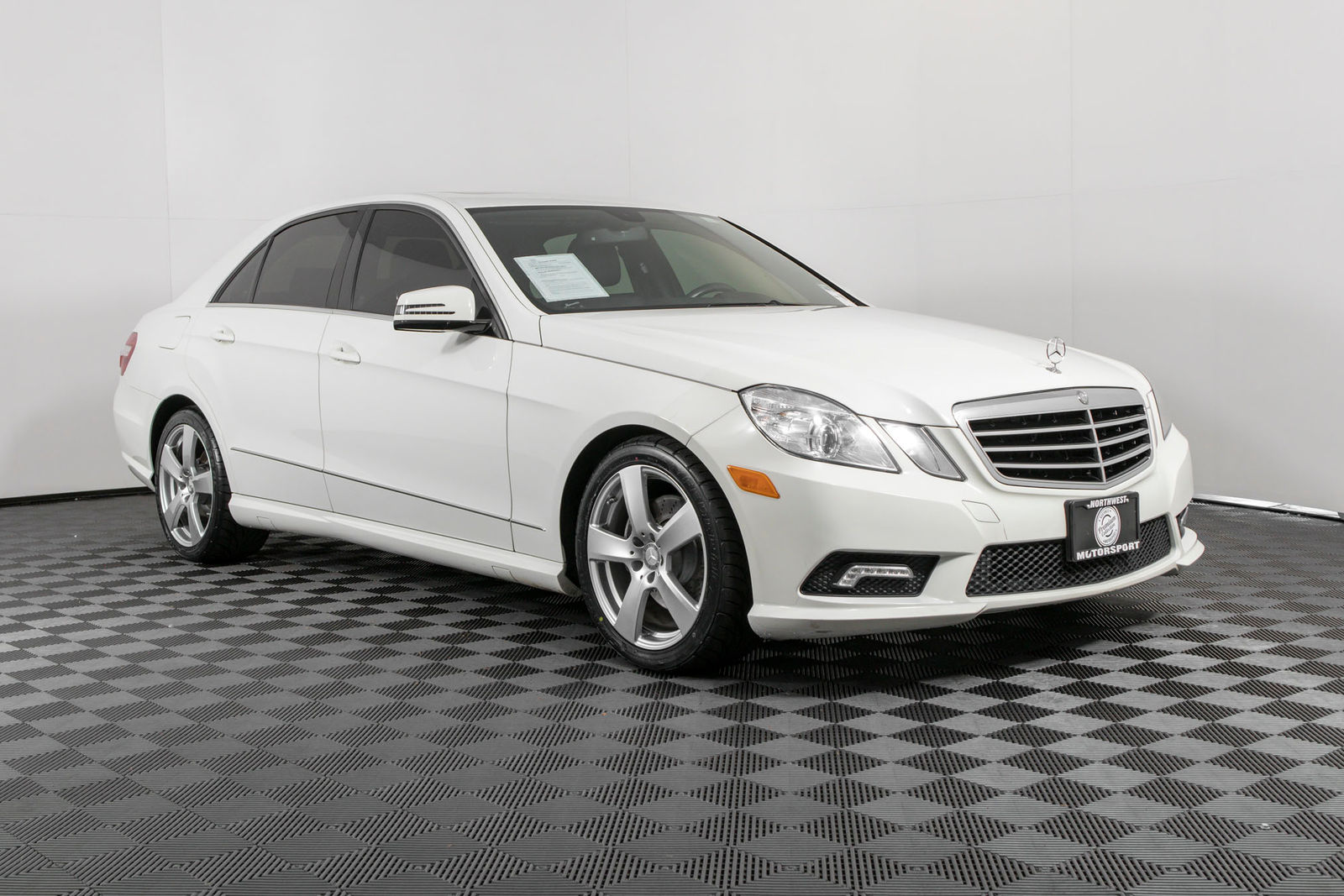 Mercedes-Benz E350 2011 - Image 10