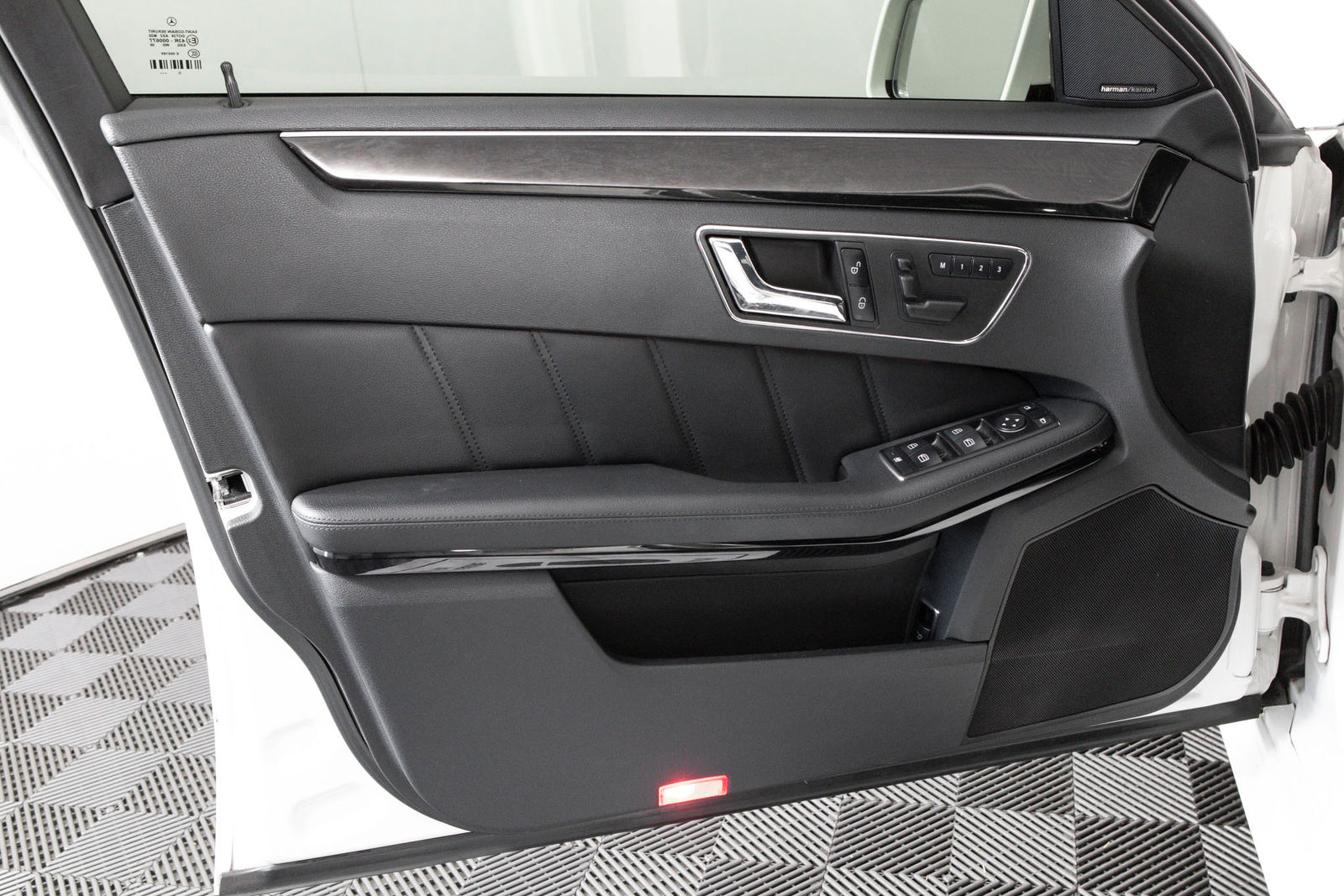 Mercedes-Benz E350 2011 - Image 11