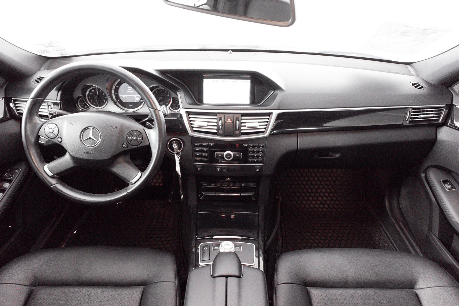 Mercedes-Benz E350 2011 - Image 12