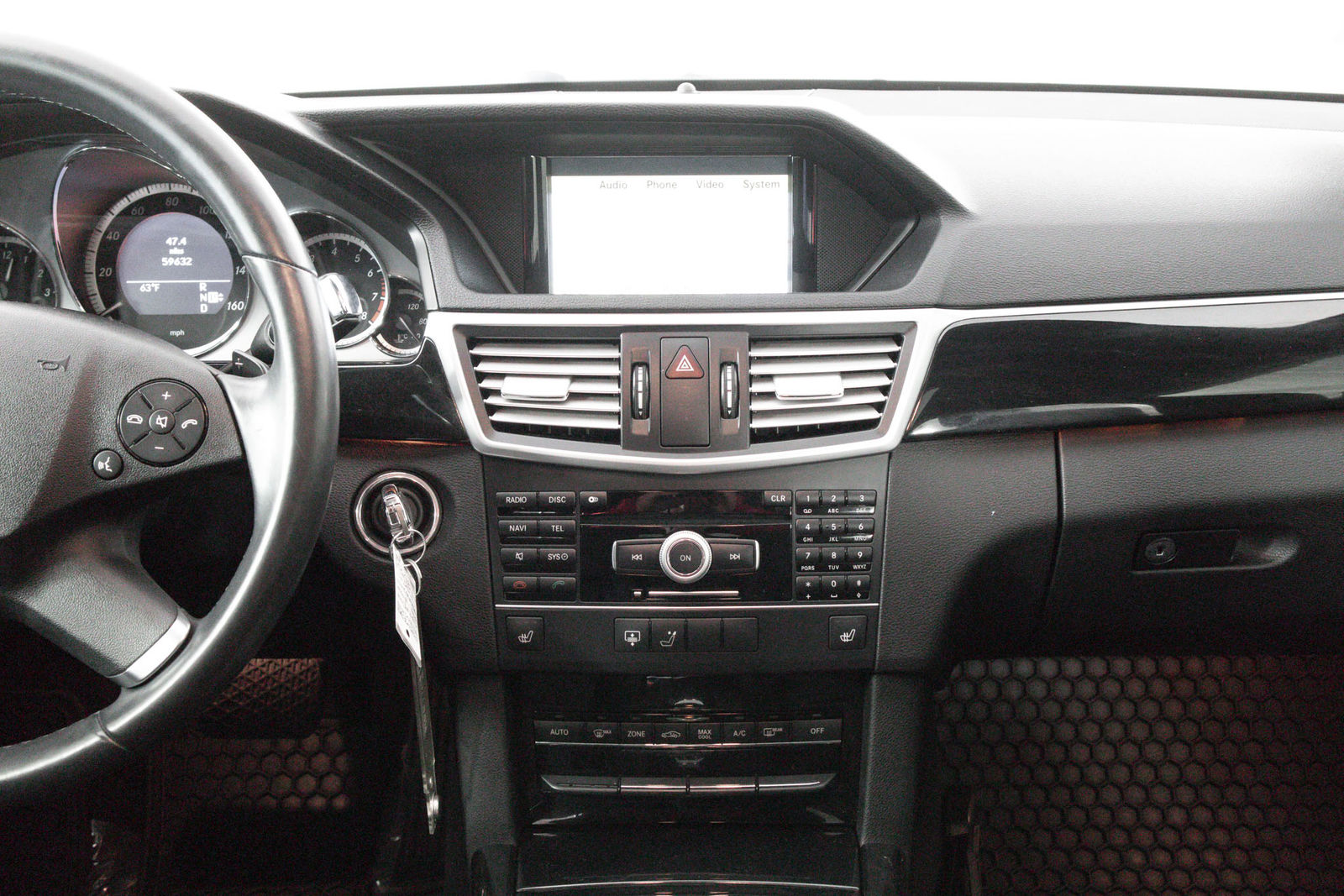 Mercedes-Benz E350 2011 - Image 13