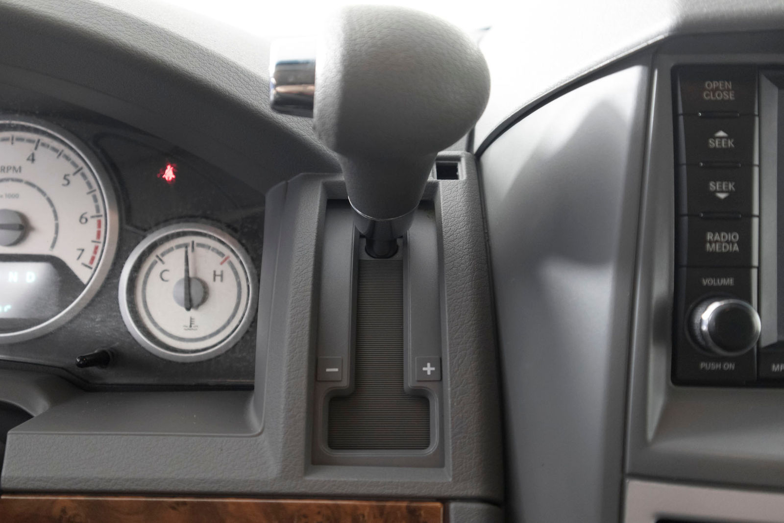 Chrysler Town And Country LX 2009 - Image 12
