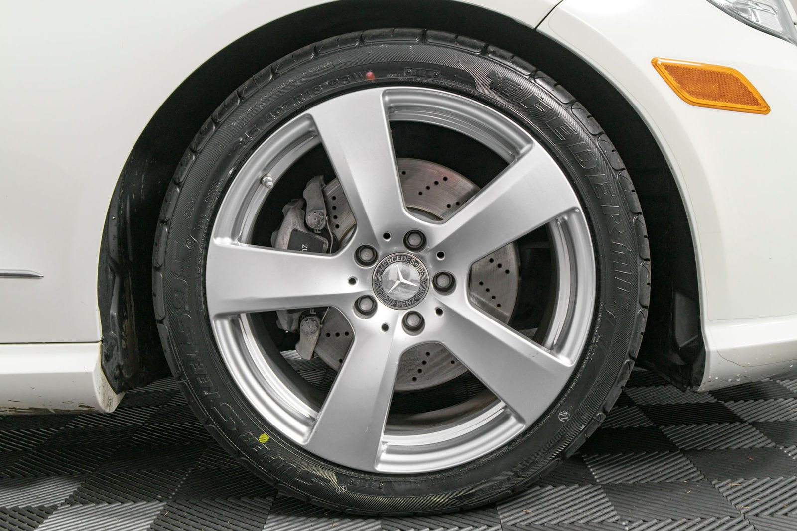 Mercedes-Benz E350 2011 - Image 21