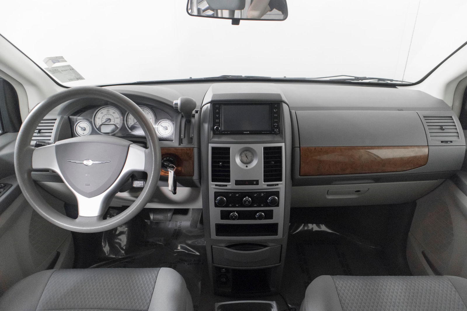 Chrysler Town And Country LX 2009 - Image 13
