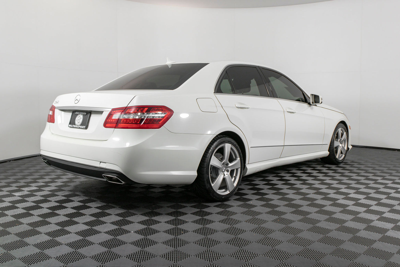 Mercedes-Benz E350 2011 - Image 24